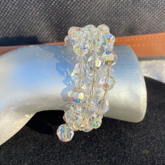 Aurora Borealis bracelet and hanging clip earrings. - Picture 7 of 14